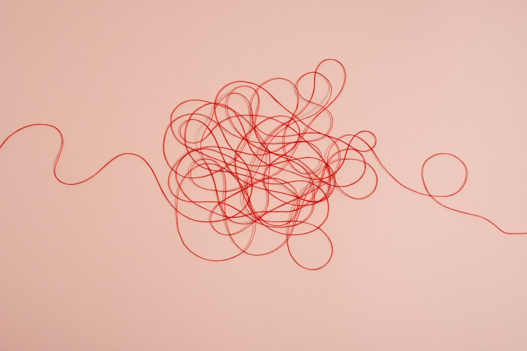 distorsiones cognitivas, filtros mentales, trampas del pensamiento, Aaron Beck distorsiones, David Burns sentirse bien, pensamiento todo o nada, generalización excesiva, filtro mental, descartar lo positivo, saltar a conclusiones, magnificación minimización, razonamiento emocional, pensamientos tiranos, pensamientos debería, etiquetado cognitivo, personalización, patrones automáticos de pensamiento, psicología cognitivo-conductual, TCC distorsiones, autoimagen negativa, mentalidad negativa, bloqueo emocional, ansiedad cognitiva, creencias irracionales, depresión TCC, desafiar pensamientos, hábitos mentales, realidad interpretada, conciencia emocional, adaptación mental, psicología online Barcelona, terapia online Barcelona, psicólogo online Barcelona, psicoterapia online Barcelona, consulta psicológica online, psicólogo vía videollamada Barcelona, salud mental online Barcelona, TCC online Barcelona, psicología cognitiva online, psicología humanista online Barcelona, ansiedad psicólogo online Barcelona, terapia de pareja online Barcelona, psicólogo integrativo online Barcelona, ayuda psicológica online Barcelona, psicología emocional online Barcelona, psicoterapia individual online Barcelona, psicólogo clínico online Barcelona, consulta psicológica por Zoom Barcelona, psicólogo online catalán, acompañamiento psicológico online Barcelona, psicólogo Ripollet, terapia Ripollet, psicólogo Cerdanyola, psicoterapia Cerdanyola, atención psicológica Ripollet, psicología familiar Ripollet, psicología infantil Cerdanyola, psicólogo ansiedad Ripollet, psicólogo estrés Cerdanyola, consulta psicológica Ripollet