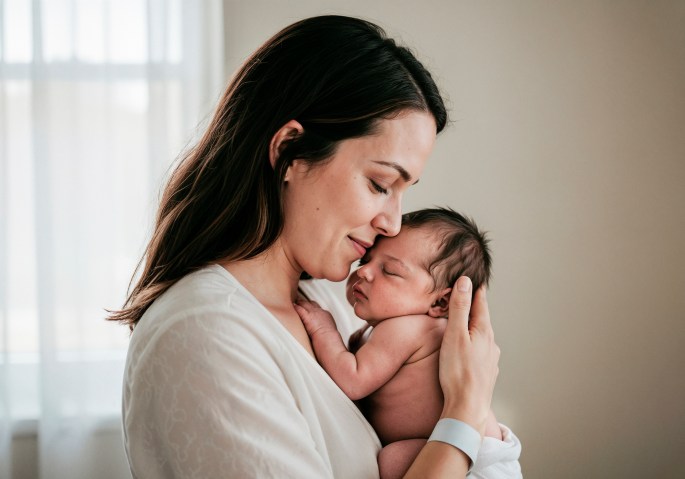 maternidad consciente, Laura Gutman, encuentro con la propia sombra, fusión emocional madre bebé, puerperio emocional, psicología perinatal, vínculo madre hijo, crianza respetuosa, psiquis materna, acompañamiento emocional, desarrollo emocional infantil, rol del padre en la crianza, maternidad real, primeros años de vida, apego temprano